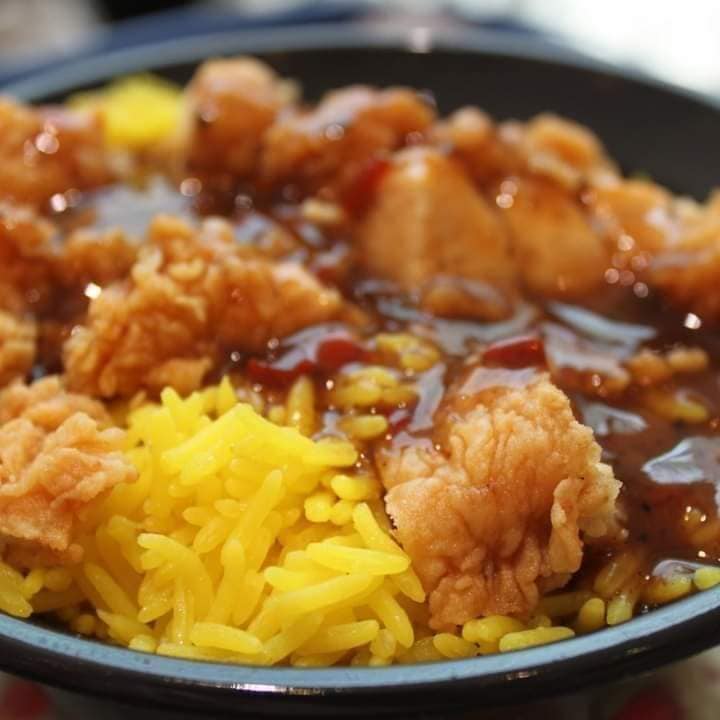 أرز ريزو بالصوص الحار مع تشيكن ستربس (على طريقة كنتاكي KFC) - هنا hana